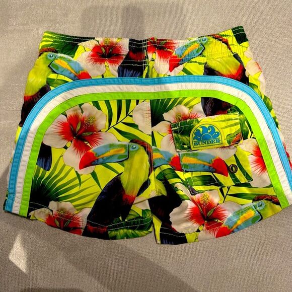 Sundek boys swim trunks size 4 - Picture 2 of 2